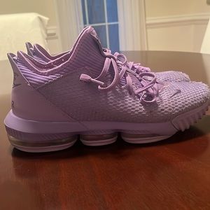 Nike LeBron 16 Low Atomic Purple Size 13